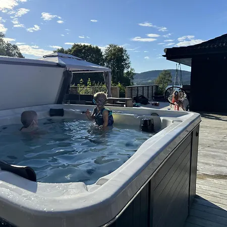 Med Fantastisk Uteplass! 10 Sengeplasser! Villa *