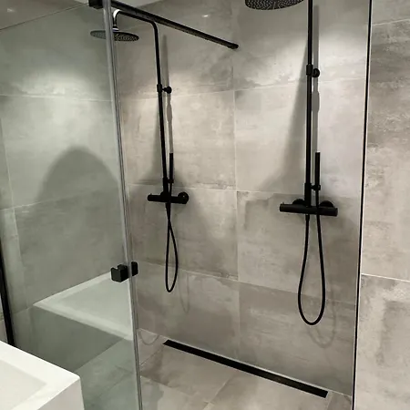 Med Fantastisk Uteplass! 10 Sengeplasser! Ålesund