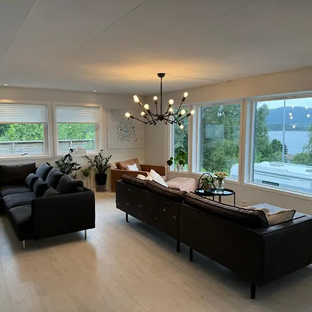 Villa Med Fantastisk Uteplass! 10 Sengeplasser!