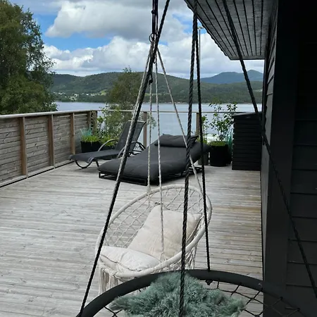 Med Fantastisk Uteplass! 10 Sengeplasser! Villa Ålesund