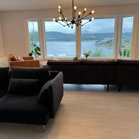 Med Fantastisk Uteplass! 10 Sengeplasser! *