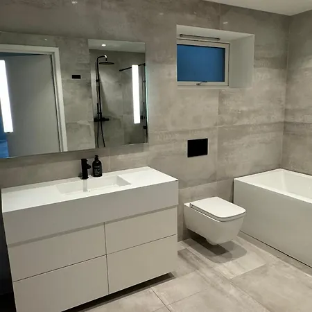 Villa Med Fantastisk Uteplass! 10 Sengeplasser! Ålesund