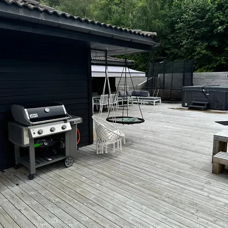 Med Fantastisk Uteplass! 10 Sengeplasser! Villa Ålesund