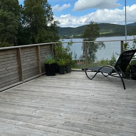 Med Fantastisk Uteplass! 10 Sengeplasser! Villa Ålesund