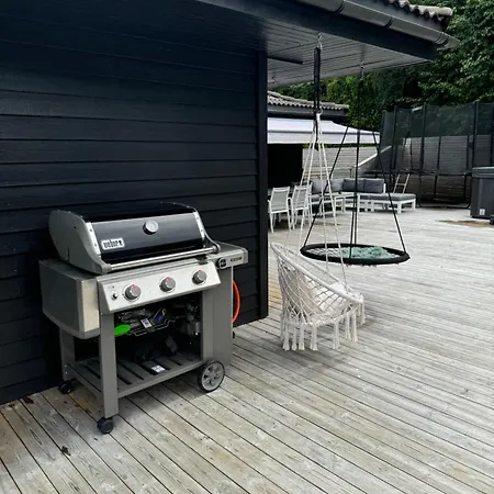 Med Fantastisk Uteplass! 10 Sengeplasser!