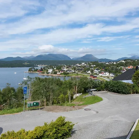 Med Fantastisk Uteplass! 10 Sengeplasser! Villa