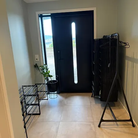 Med Fantastisk Uteplass! 10 Sengeplasser! Ålesund