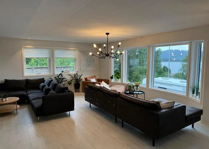 Villa Med Fantastisk Uteplass! 10 Sengeplasser!