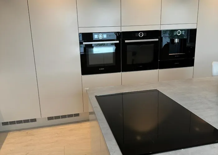 Med Fantastisk Uteplass! 10 Sengeplasser! Ålesund