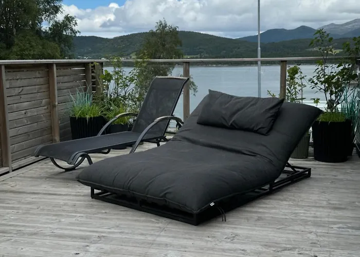 Med Fantastisk Uteplass! 10 Sengeplasser! Ålesund