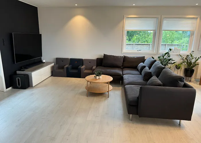 Med Fantastisk Uteplass! 10 Sengeplasser! Villa *