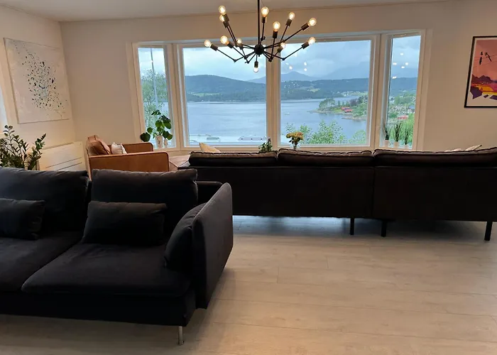 Med Fantastisk Uteplass! 10 Sengeplasser! *