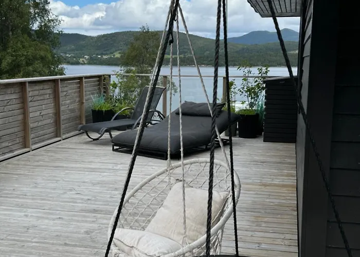 Med Fantastisk Uteplass! 10 Sengeplasser! Villa Ålesund