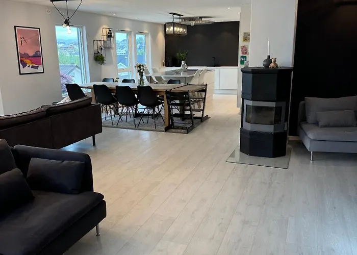 Villa Med Fantastisk Uteplass! 10 Sengeplasser!