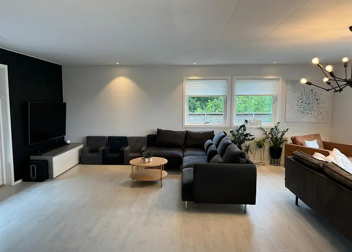 Med Fantastisk Uteplass! 10 Sengeplasser! Villa *