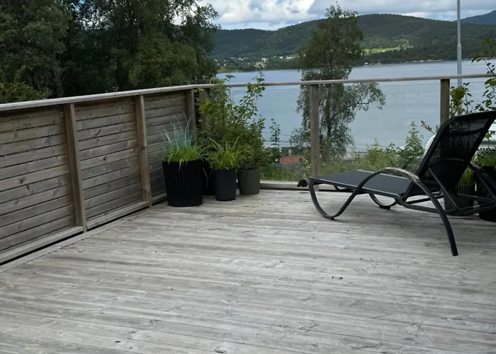 Med Fantastisk Uteplass! 10 Sengeplasser! Villa Ålesund