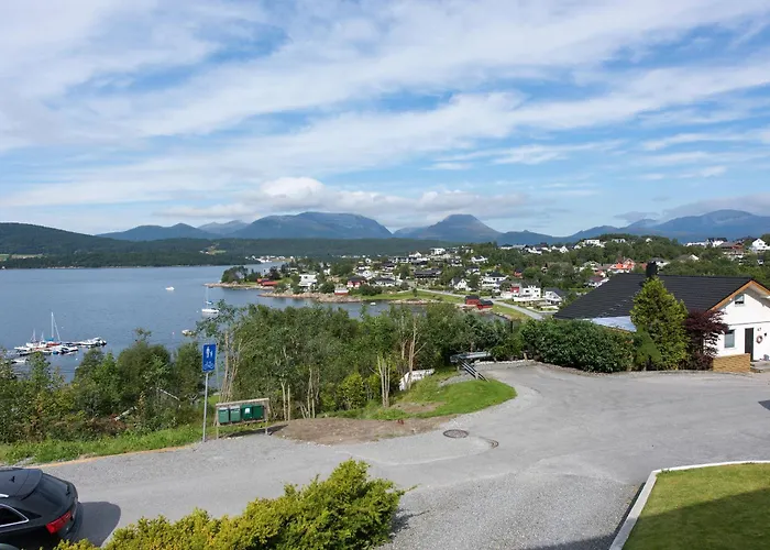 Med Fantastisk Uteplass! 10 Sengeplasser! Villa
