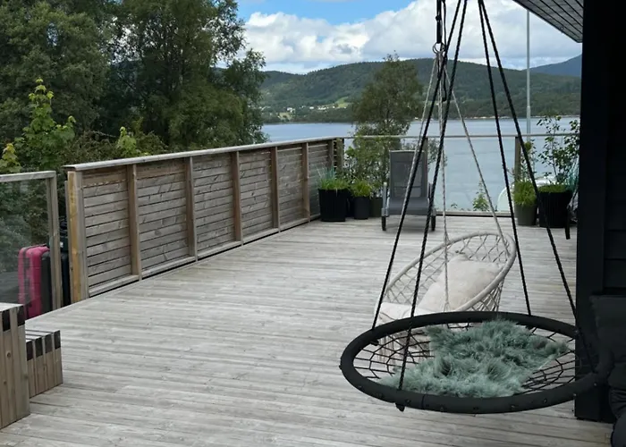 Med Fantastisk Uteplass! 10 Sengeplasser! Villa *